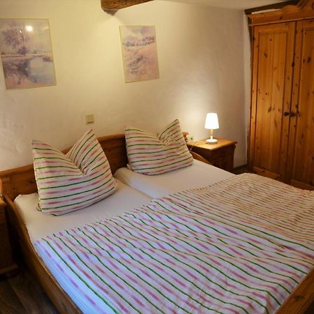 Altes Winzerhaus - Ferienhaus Burgen  Bagian luar foto