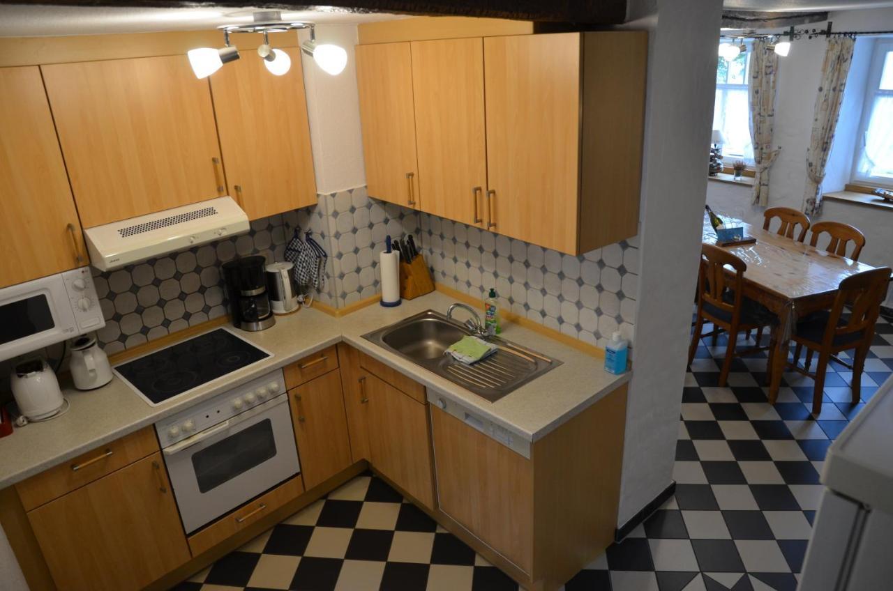 Altes Winzerhaus - Ferienhaus Burgen  Bagian luar foto