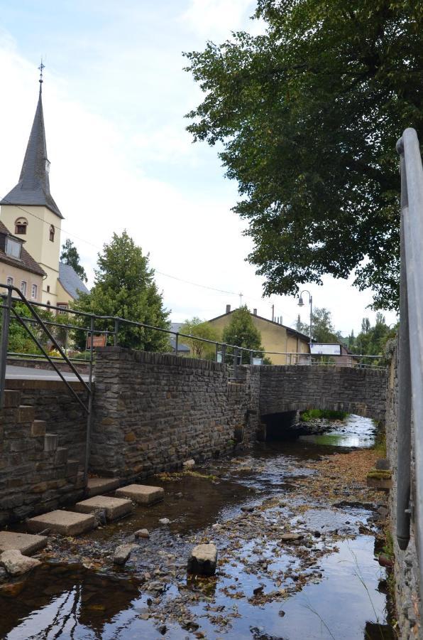 Altes Winzerhaus - Ferienhaus Burgen  Bagian luar foto