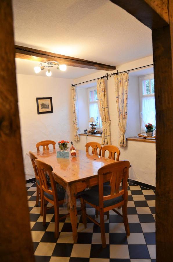 Altes Winzerhaus - Ferienhaus Burgen  Bagian luar foto